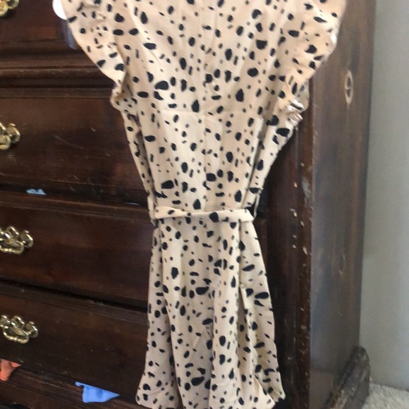 CHEETAH V-NECK SHEIN ROMPER - Picture 5 of 5